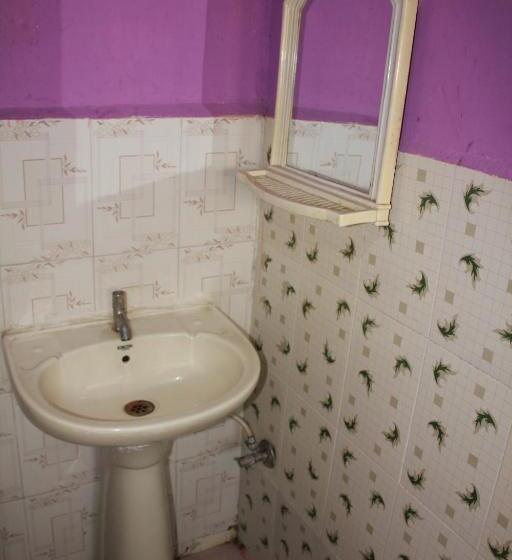 فندق Santosh Lodge