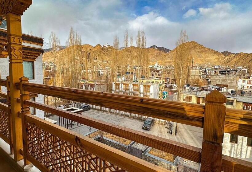 בית מלון כפרי The Indus Valley