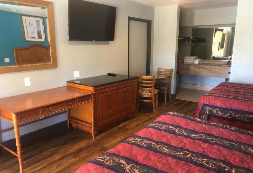 مُتل Travelers Inn