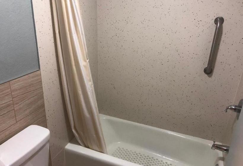 مُتل Travelers Inn