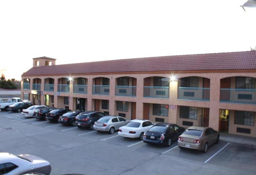 مُتل Travelers Inn