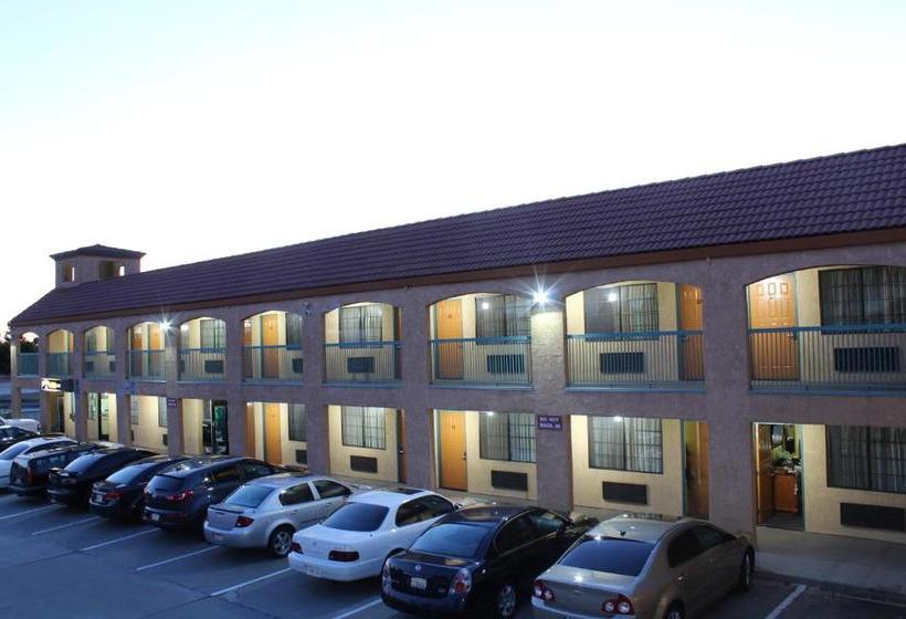 مُتل Travelers Inn