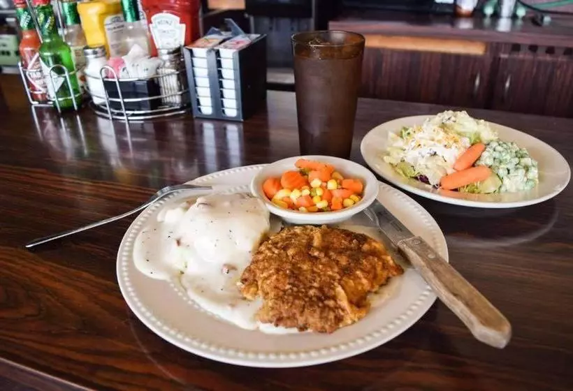 Oregon Trail Motel And Restaurant