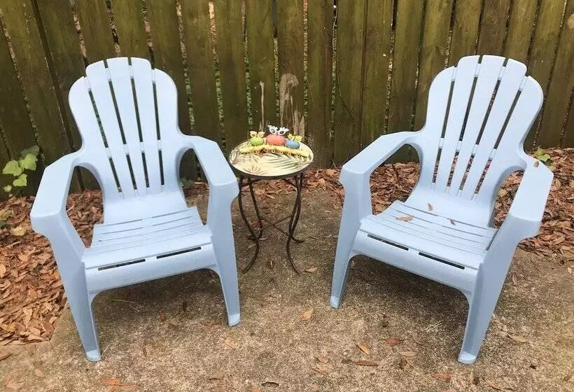 Tallahassee Sun & Moon   Hostel