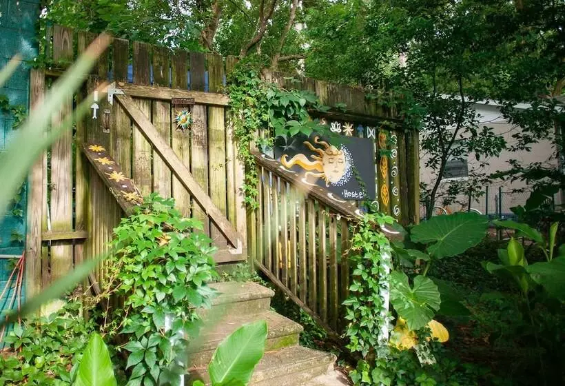 Tallahassee Sun & Moon   Hostel