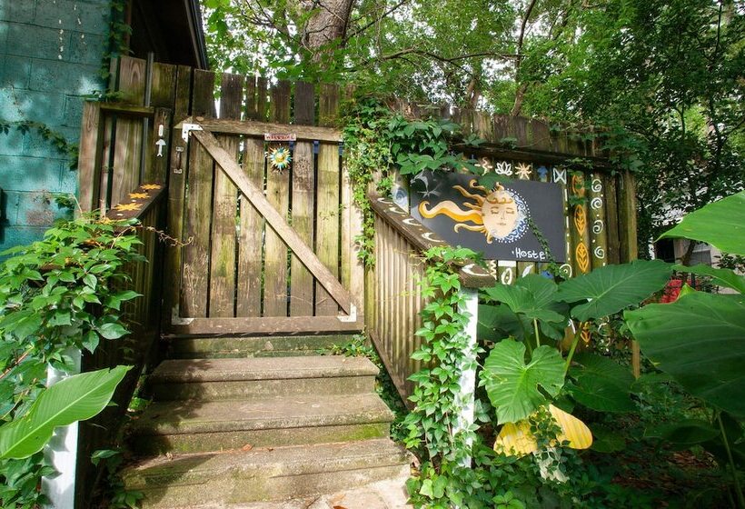 Tallahassee Sun & Moon   Hostel