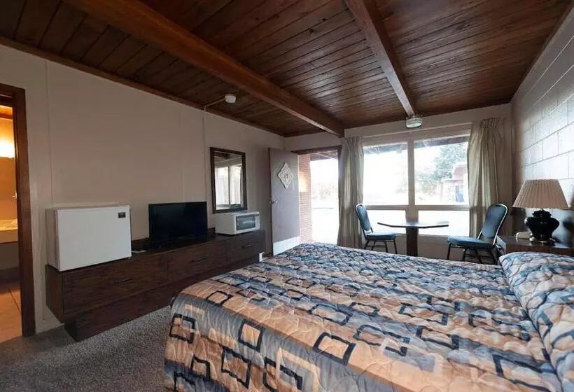 ユースホステル Cedar Inn