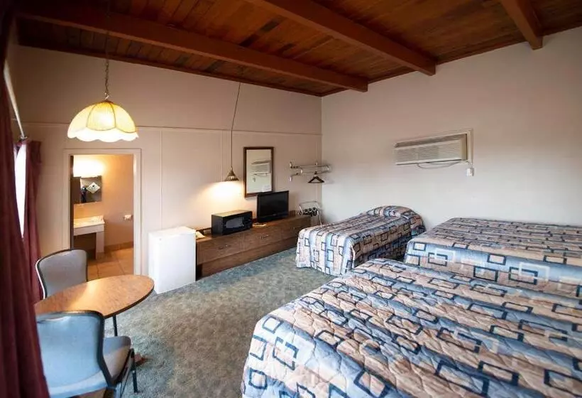 ユースホステル Cedar Inn