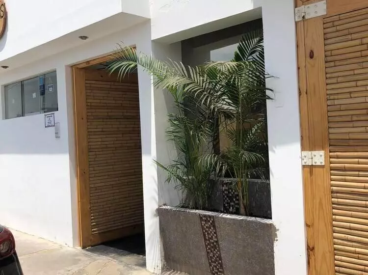 ペンション Paracas Guest House