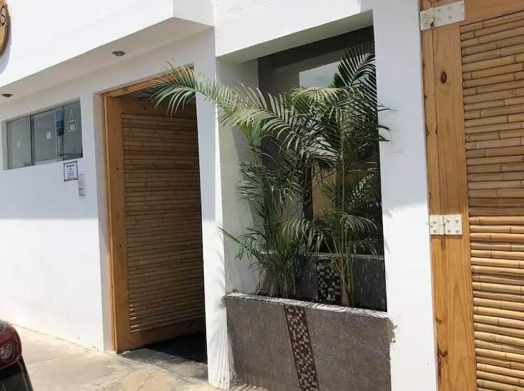 ペンション Paracas Guest House