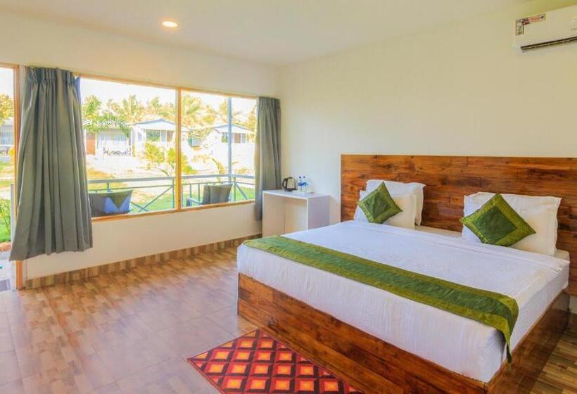 Treebo Lands End Beach Resort Morjim