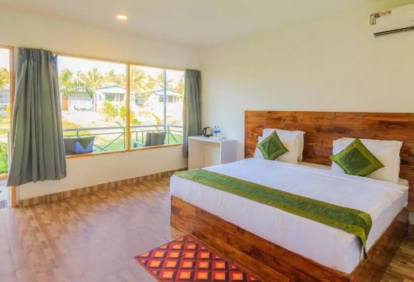 Treebo Lands End Beach Resort Morjim