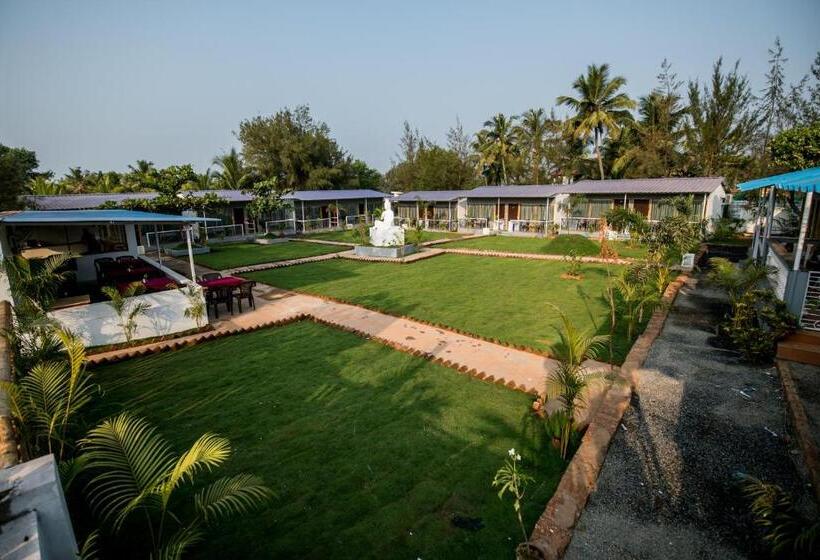 Treebo Lands End Beach Resort Morjim