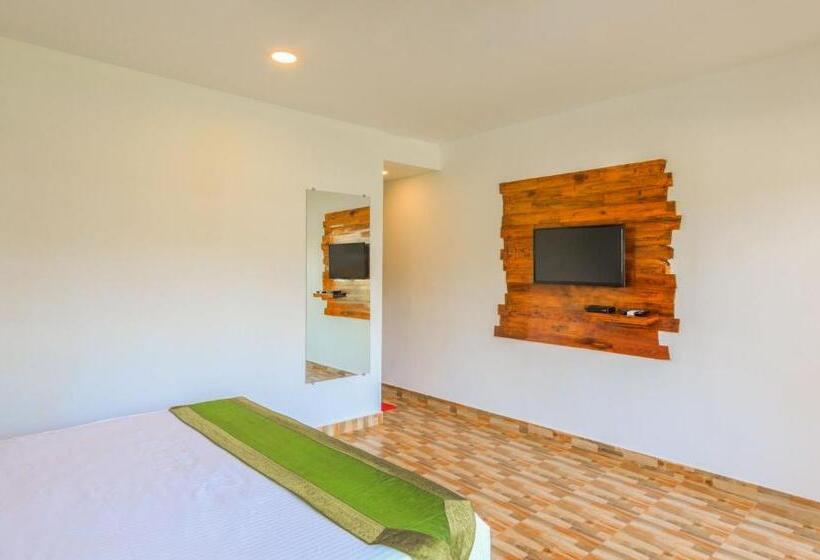 Treebo Lands End Beach Resort Morjim