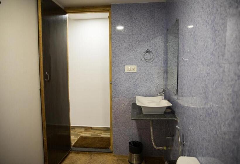 Treebo Lands End Beach Resort Morjim