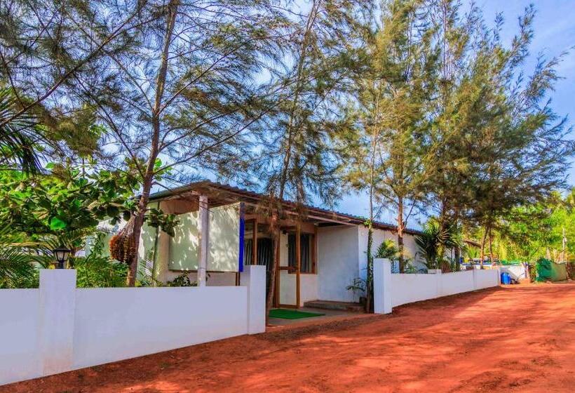 Treebo Lands End Beach Resort Morjim