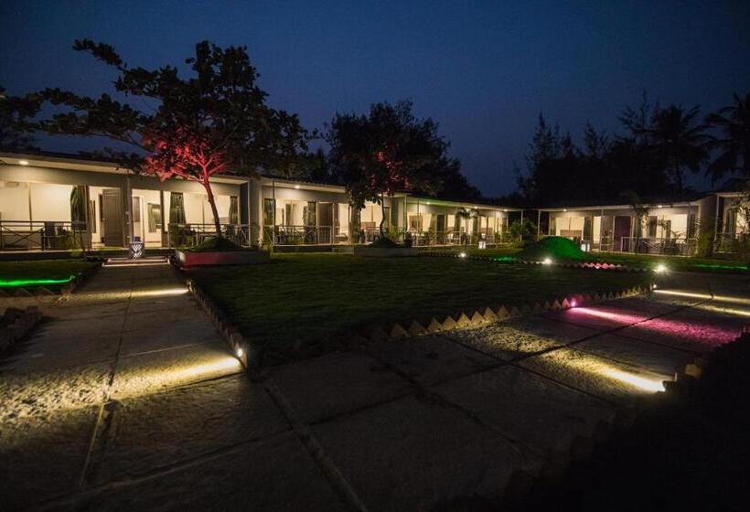 Treebo Lands End Beach Resort Morjim