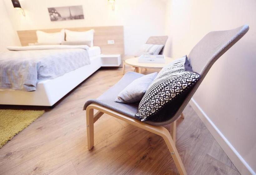 پانسیون Casa M