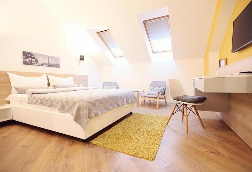 پانسیون Casa M