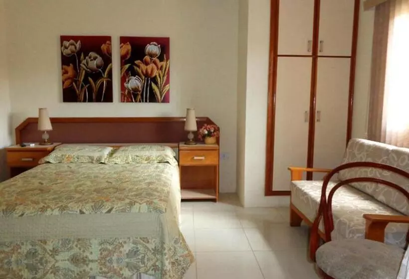 ペンション Pousada Monjope