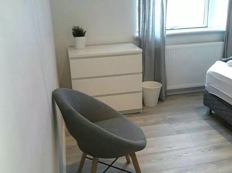 پانسیون Post Plaza Guesthouse