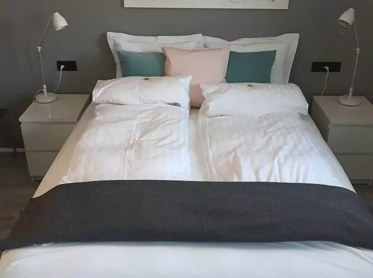 پانسیون Post Plaza Guesthouse