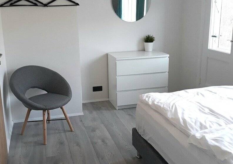 پانسیون Post Plaza Guesthouse