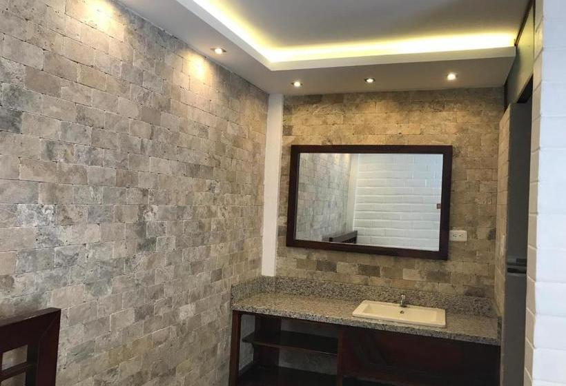 膳宿费 Hostal Kamelot