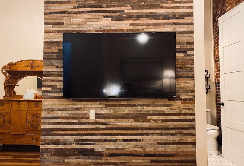 Отель Eighteenninety Sleepover