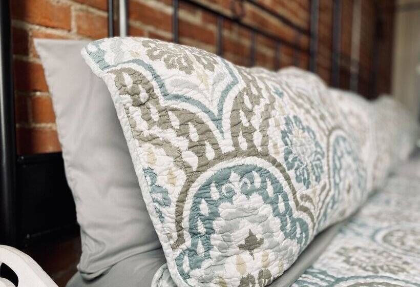 Отель Eighteenninety Sleepover