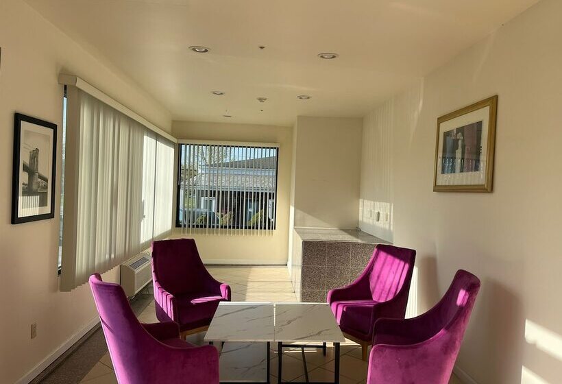 فندق على الطريق The Hamlet Inn At Warwick