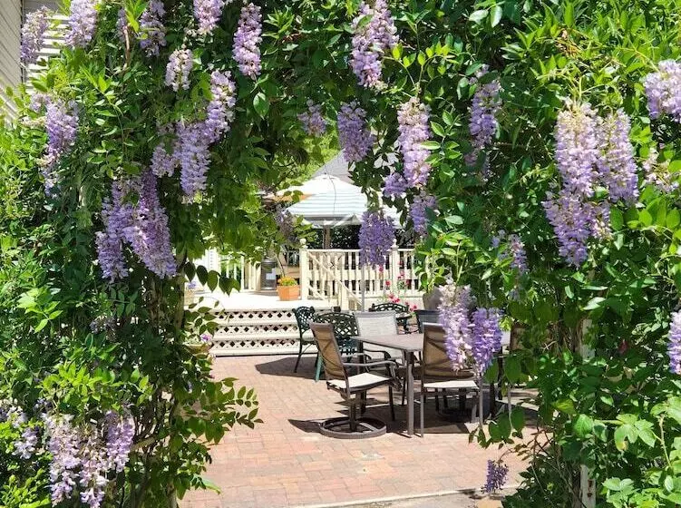 The Lamplighter Bed & Breakfast Of Ludington