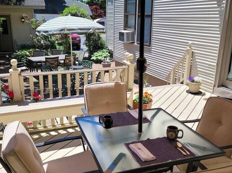 The Lamplighter Bed & Breakfast Of Ludington