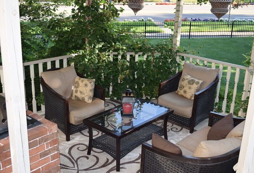 The Lamplighter Bed & Breakfast Of Ludington