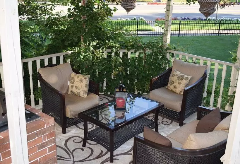 The Lamplighter Bed & Breakfast Of Ludington