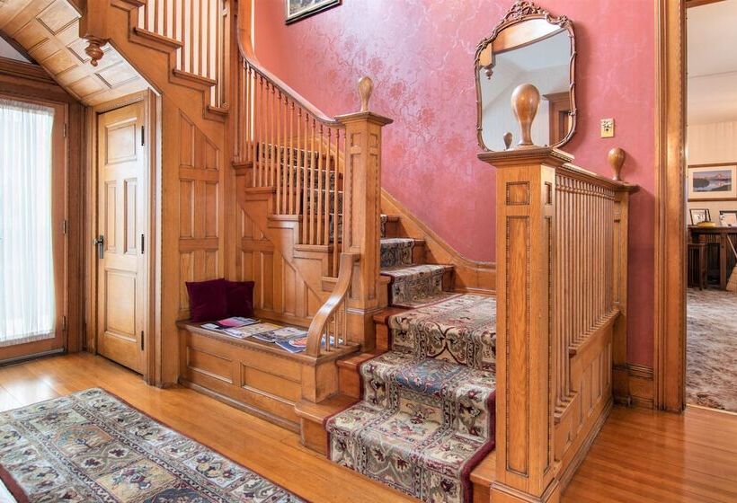 The Lamplighter Bed & Breakfast Of Ludington