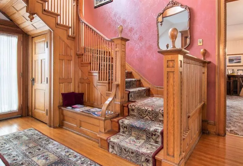 The Lamplighter Bed & Breakfast Of Ludington