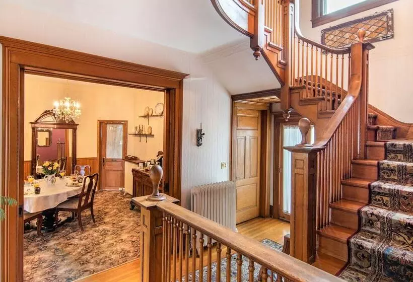 The Lamplighter Bed & Breakfast Of Ludington