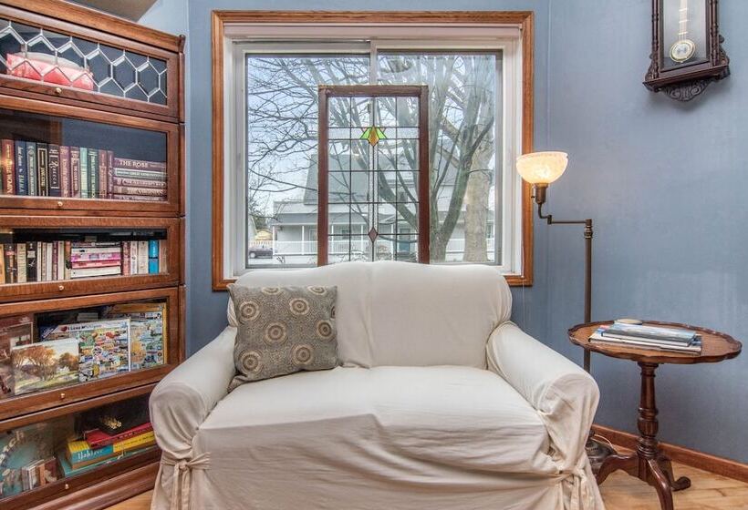 The Lamplighter Bed & Breakfast Of Ludington