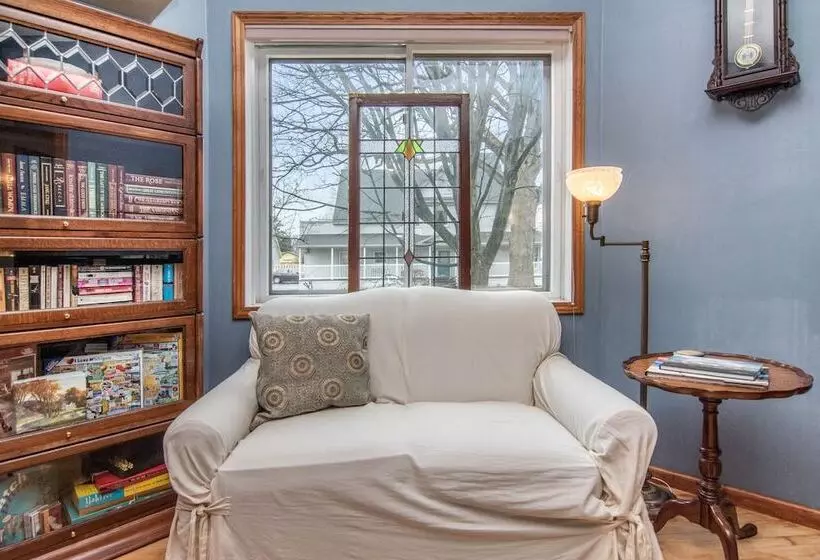 The Lamplighter Bed & Breakfast Of Ludington