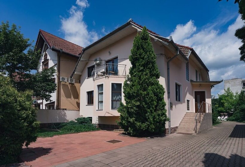 膳宿费 Flora Luxury House