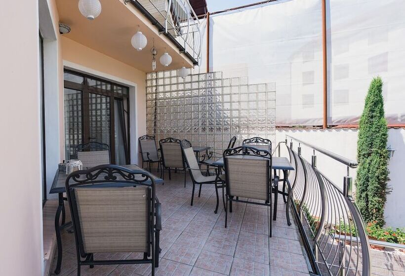 膳宿费 Flora Luxury House