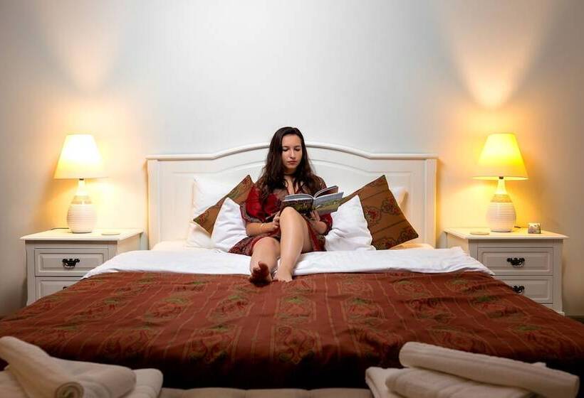 膳宿费 Flora Luxury House