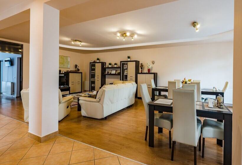 膳宿费 Flora Luxury House