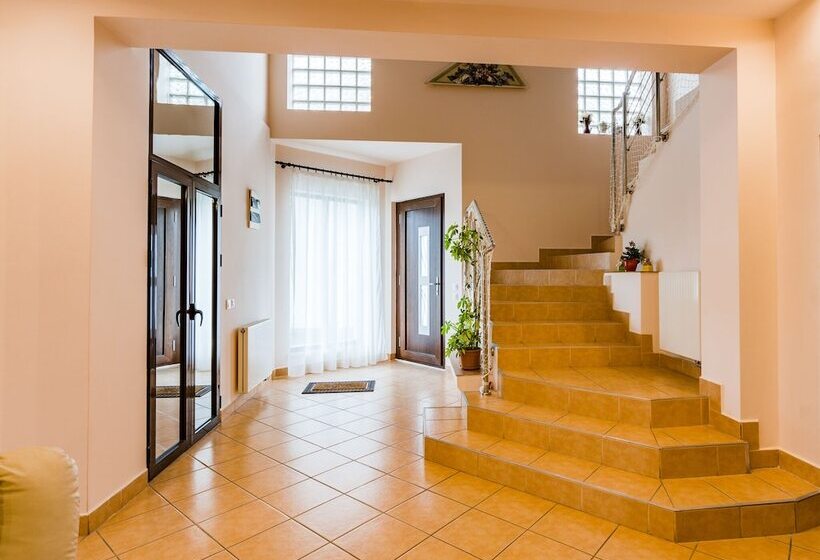 膳宿费 Flora Luxury House