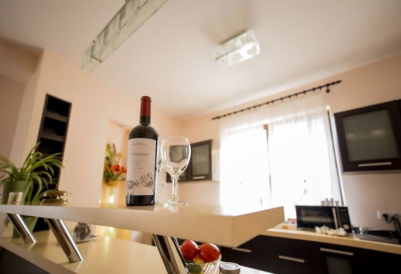 膳宿费 Flora Luxury House