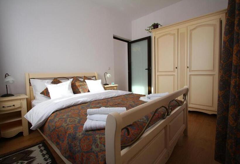 膳宿费 Flora Luxury House