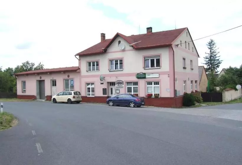 Majatalo Hostinec Na Návsi