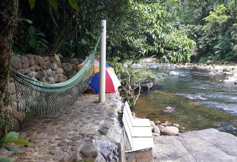 بنسيون Recanto Das Saíras