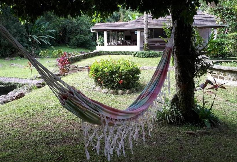 بنسيون Recanto Das Saíras